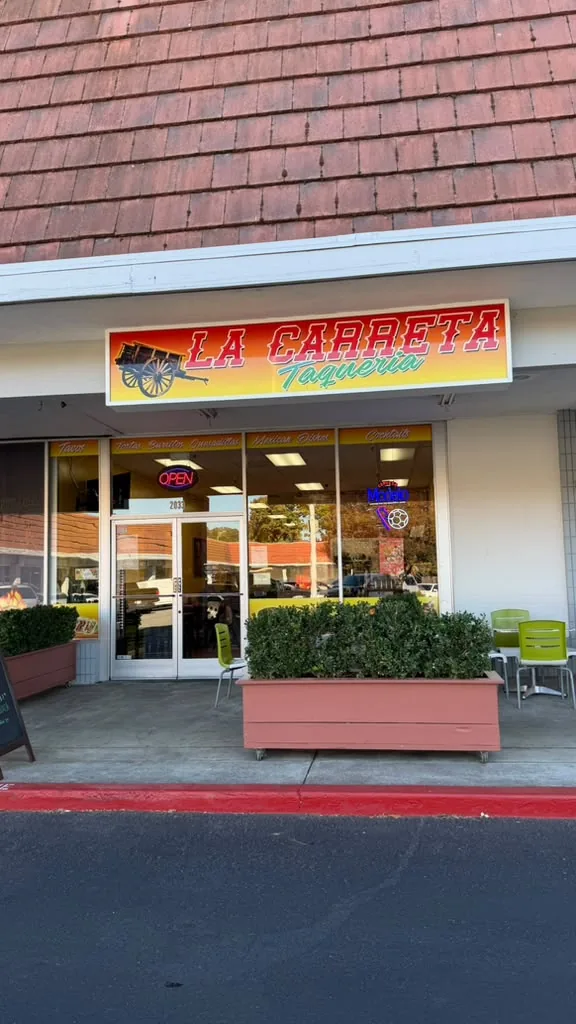 La Carreta storefront